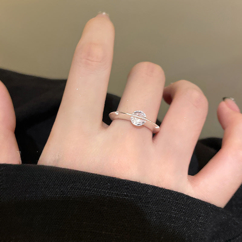 Rotating Zirconia Planet Surrounds Zirconia Ring, Exuding a Fashionable And High-End Vibe for Women. Finger Ring Is Fashionable, Simple, And Niche in Design
